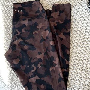 Balance camo leggings